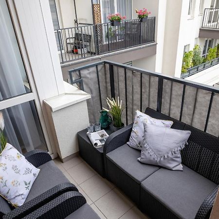 Osiedle Avia Harmonious Apartment With Balcony & Parking Cracow By Renters Prestige Красков Екстериор снимка