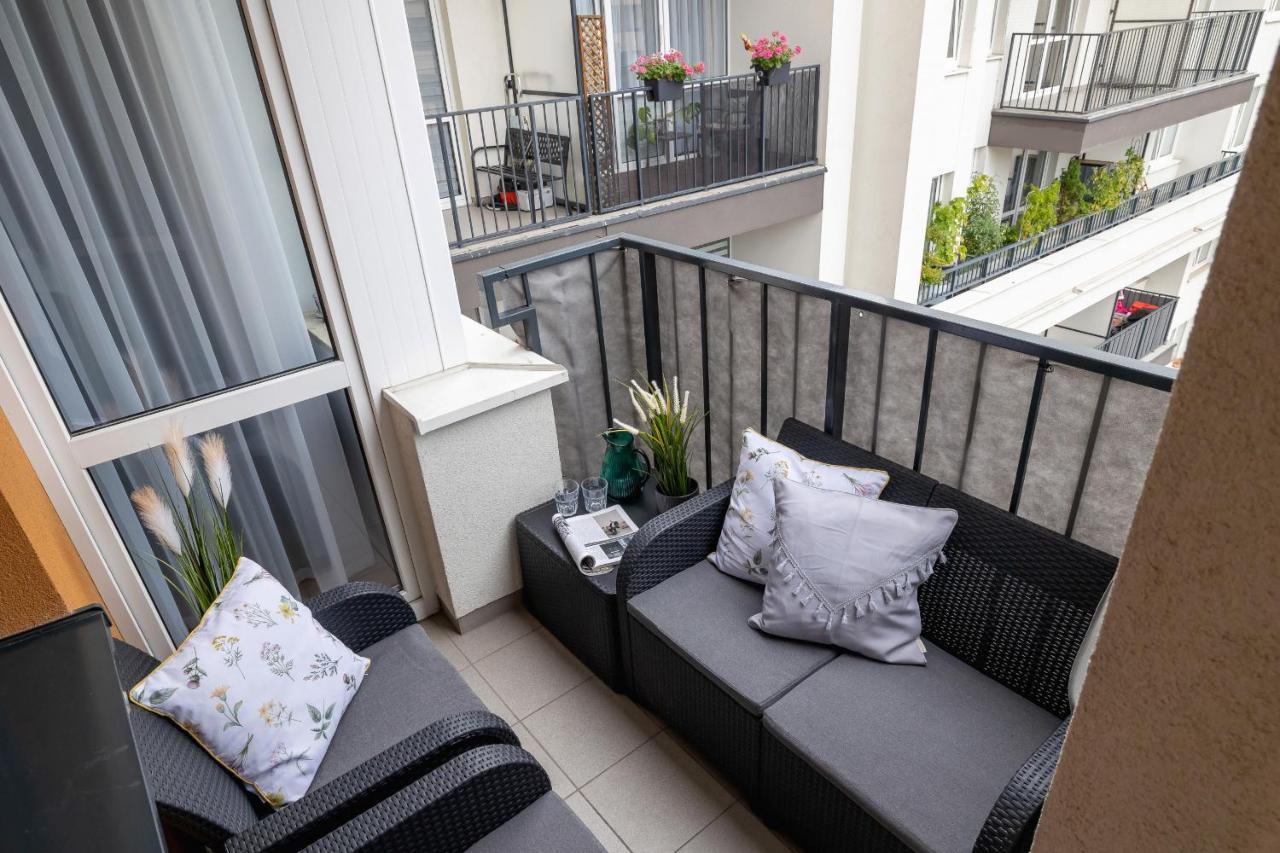 Osiedle Avia Harmonious Apartment With Balcony & Parking Cracow By Renters Prestige Красков Екстериор снимка